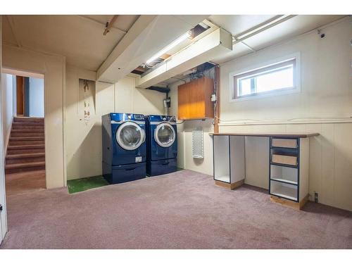 68 Southampton Drive Sw, Calgary, AB - Indoor Photo Showing Laundry Room