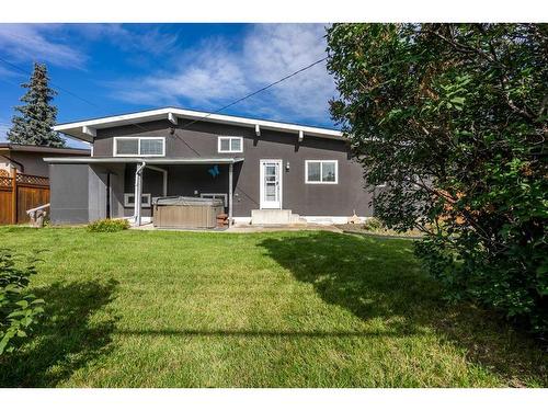 68 Southampton Drive Sw, Calgary, AB - Outdoor With Deck Patio Veranda