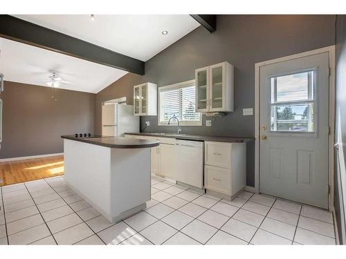 68 Southampton Drive Sw, Calgary, AB - Indoor Photo Showing Kitchen