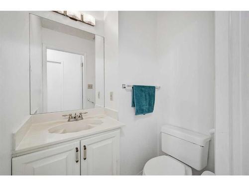 135 Prominence Heights Sw, Calgary, AB - Indoor Photo Showing Bathroom