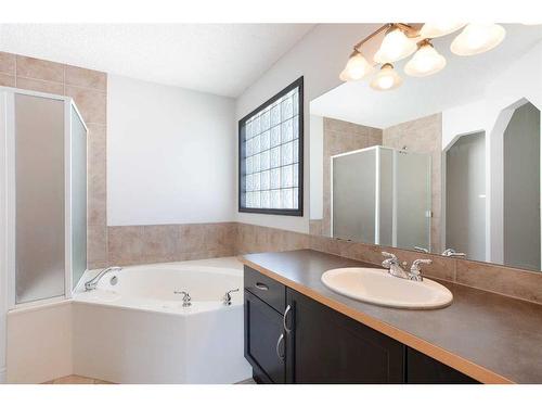 420 Eversyde Way Sw, Calgary, AB - Indoor Photo Showing Bathroom