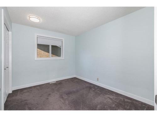 191 Scenic Way Nw, Calgary, AB - Indoor Photo Showing Other Room