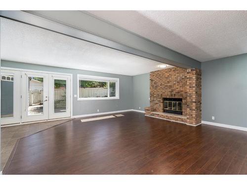 191 Scenic Way Nw, Calgary, AB - Indoor Photo Showing Living Room With Fireplace