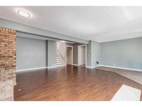 191 Scenic Way Nw, Calgary, AB - Indoor Photo Showing Other Room