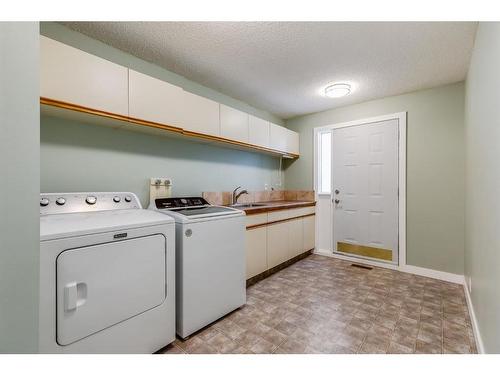 191 Scenic Way Nw, Calgary, AB - Indoor Photo Showing Laundry Room