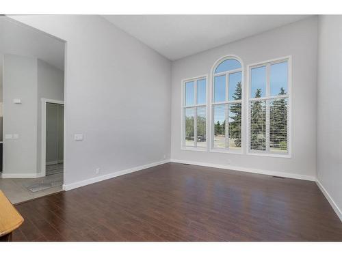 191 Scenic Way Nw, Calgary, AB - Indoor Photo Showing Other Room