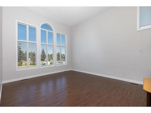 191 Scenic Way Nw, Calgary, AB - Indoor Photo Showing Other Room