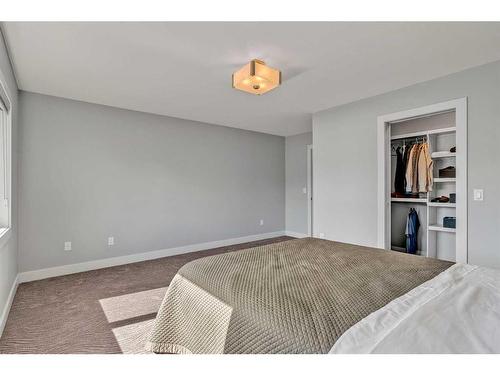 1623 Westmount Road Nw, Calgary, AB - Indoor Photo Showing Bedroom