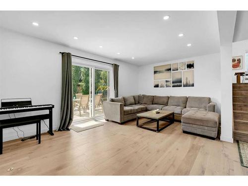 52 Woodstock Way Sw, Calgary, AB - Indoor Photo Showing Living Room