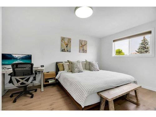 52 Woodstock Way Sw, Calgary, AB - Indoor Photo Showing Bedroom