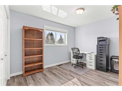 317 Carriage Lane Drive, Carstairs, AB - Indoor Photo Showing Office