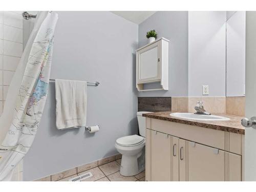 317 Carriage Lane Drive, Carstairs, AB - Indoor Photo Showing Bathroom