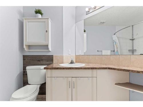 317 Carriage Lane Drive, Carstairs, AB - Indoor Photo Showing Bathroom