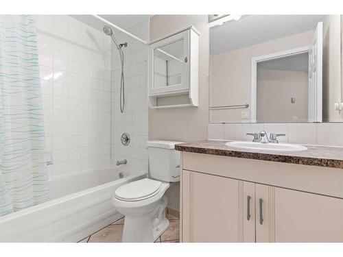 317 Carriage Lane Drive, Carstairs, AB - Indoor Photo Showing Bathroom