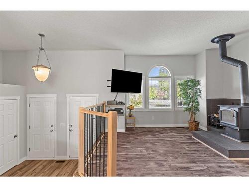 317 Carriage Lane Drive, Carstairs, AB - Indoor Photo Showing Other Room