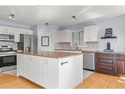 317 Carriage Lane Drive, Carstairs, AB - Indoor Photo Showing Kitchen