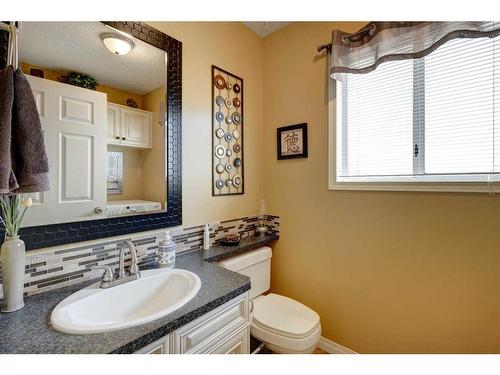 134 Riverwood Crescent Se, Calgary, AB - Indoor Photo Showing Bathroom