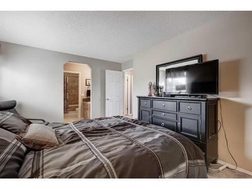 134 Riverwood Crescent Se, Calgary, AB - Indoor Photo Showing Bedroom