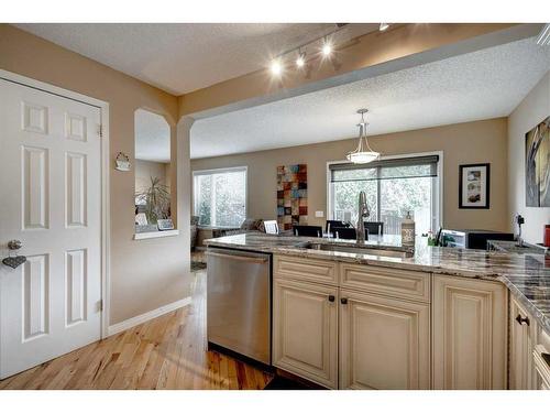 134 Riverwood Crescent Se, Calgary, AB - Indoor Photo Showing Kitchen