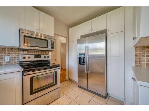 1624 19 Avenue Nw, Calgary, AB - Indoor Photo Showing Kitchen