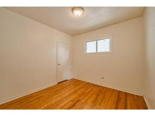 1624 19 Avenue Nw, Calgary, AB - Indoor Photo Showing Other Room