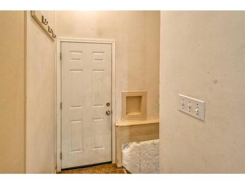 1624 19 Avenue Nw, Calgary, AB - Indoor Photo Showing Other Room