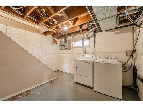 1624 19 Avenue Nw, Calgary, AB - Indoor Photo Showing Laundry Room