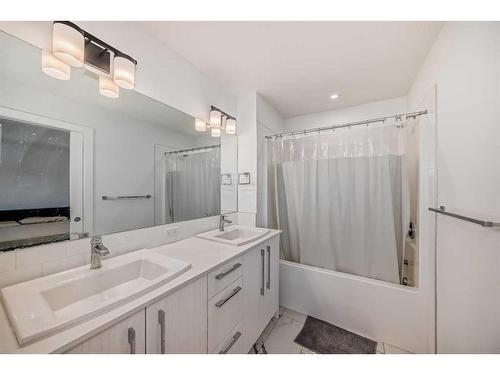 238 Dawson Way, Chestermere, AB - Indoor Photo Showing Bathroom