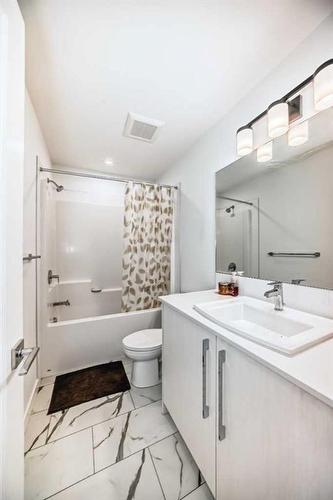 238 Dawson Way, Chestermere, AB - Indoor Photo Showing Bathroom