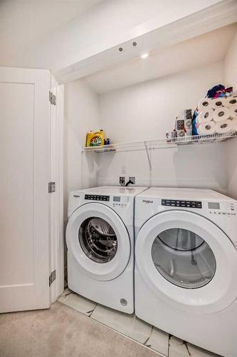 238 Dawson Way, Chestermere, AB - Indoor Photo Showing Laundry Room