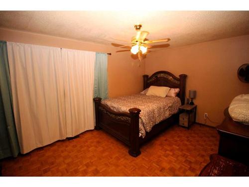 43 Brampton Crescent Sw, Calgary, AB - Indoor Photo Showing Bedroom