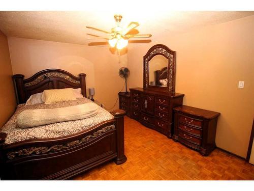 43 Brampton Crescent Sw, Calgary, AB - Indoor Photo Showing Bedroom