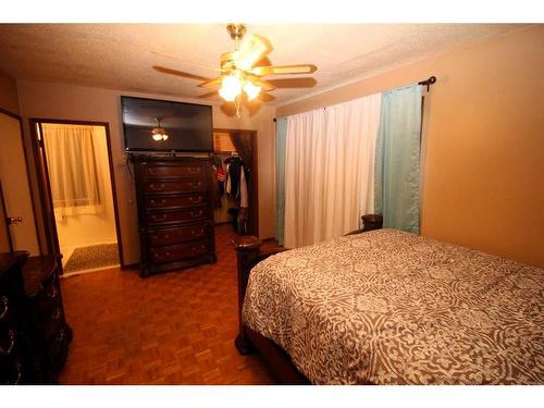 43 Brampton Crescent Sw, Calgary, AB - Indoor Photo Showing Bedroom