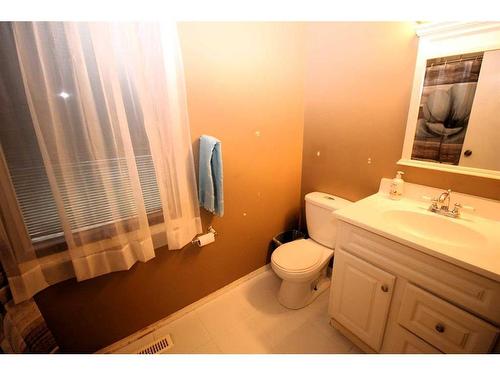 43 Brampton Crescent Sw, Calgary, AB - Indoor Photo Showing Bathroom