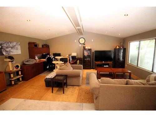 43 Brampton Crescent Sw, Calgary, AB - Indoor Photo Showing Living Room