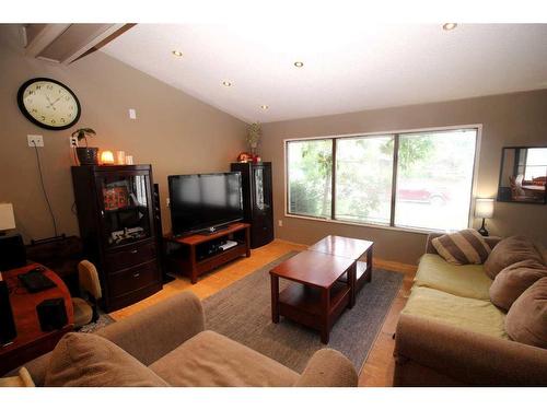 43 Brampton Crescent Sw, Calgary, AB - Indoor Photo Showing Living Room