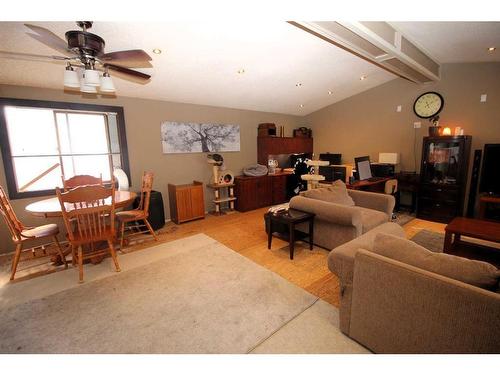 43 Brampton Crescent Sw, Calgary, AB - Indoor Photo Showing Living Room