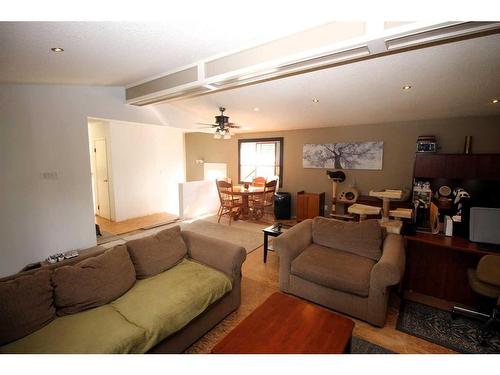 43 Brampton Crescent Sw, Calgary, AB - Indoor Photo Showing Living Room