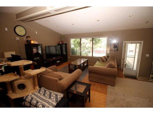 43 Brampton Crescent Sw, Calgary, AB - Indoor Photo Showing Living Room