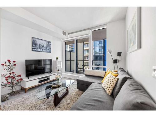 516-615 6 Avenue Se, Calgary, AB - Indoor Photo Showing Living Room