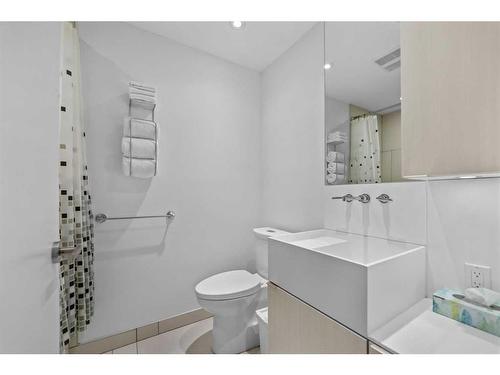 516-615 6 Avenue Se, Calgary, AB - Indoor Photo Showing Bathroom