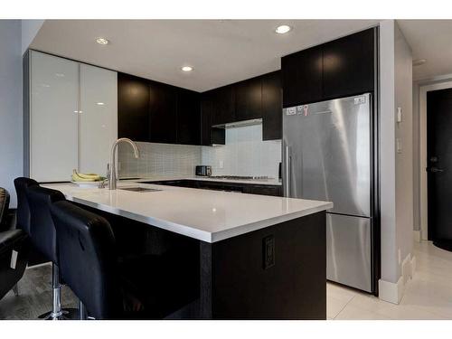 2203-1111 10 Street Sw, Calgary, AB - Indoor Photo Showing Kitchen With Stainless Steel Kitchen With Upgraded Kitchen