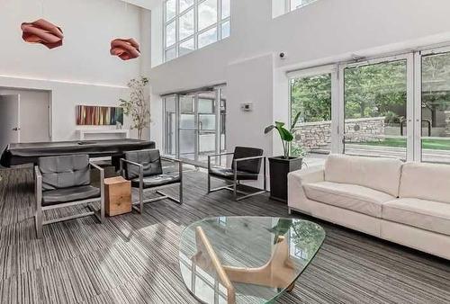 2203-1111 10 Street Sw, Calgary, AB - Indoor Photo Showing Living Room