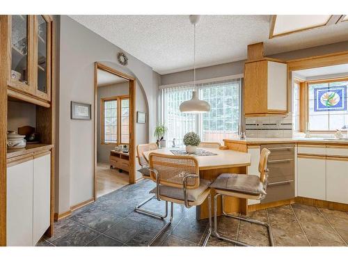 3007 Oakmoor Drive Sw, Calgary, AB - Indoor Photo Showing Dining Room