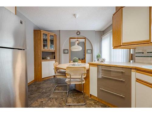 3007 Oakmoor Drive Sw, Calgary, AB - Indoor Photo Showing Kitchen