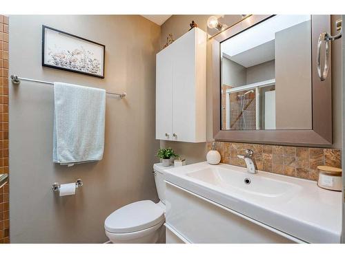 3007 Oakmoor Drive Sw, Calgary, AB - Indoor Photo Showing Bathroom