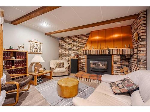 3007 Oakmoor Drive Sw, Calgary, AB - Indoor With Fireplace