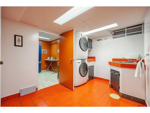 3007 Oakmoor Drive Sw, Calgary, AB - Indoor Photo Showing Laundry Room