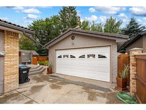 3007 Oakmoor Drive Sw, Calgary, AB - Outdoor With Exterior