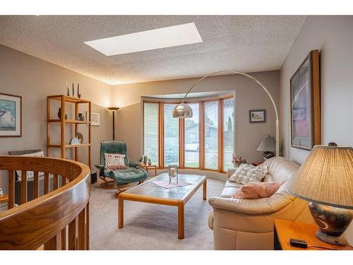 3007 Oakmoor Drive Sw, Calgary, AB - Indoor Photo Showing Living Room